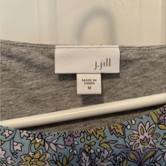 J. Jill Gray and Floral Patterned Top - Picture 2 of 8